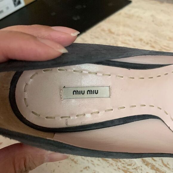 Miu Miu Women’s Grey suede covered platform pumps size 37.5 - Picture 9 of 13